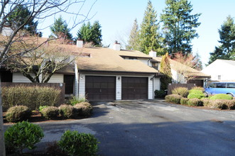 Highland Park Townhomes in Shoreline, WA - Building Photo - Building Photo