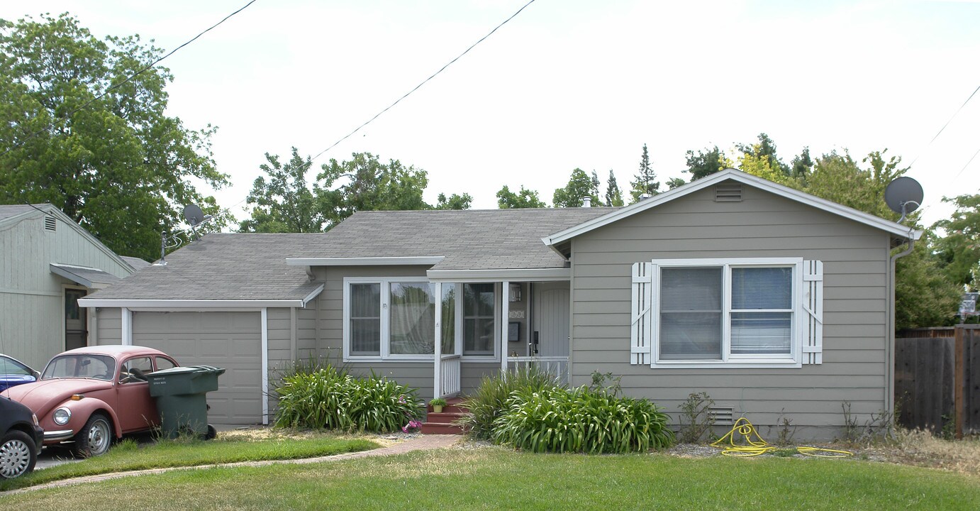 2460 Maple Ave in Concord, CA - Building Photo