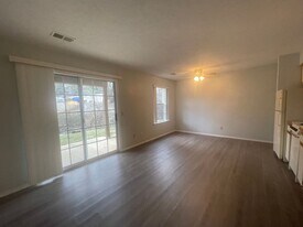 8 Hunters Cove in Branson, MO - Building Photo