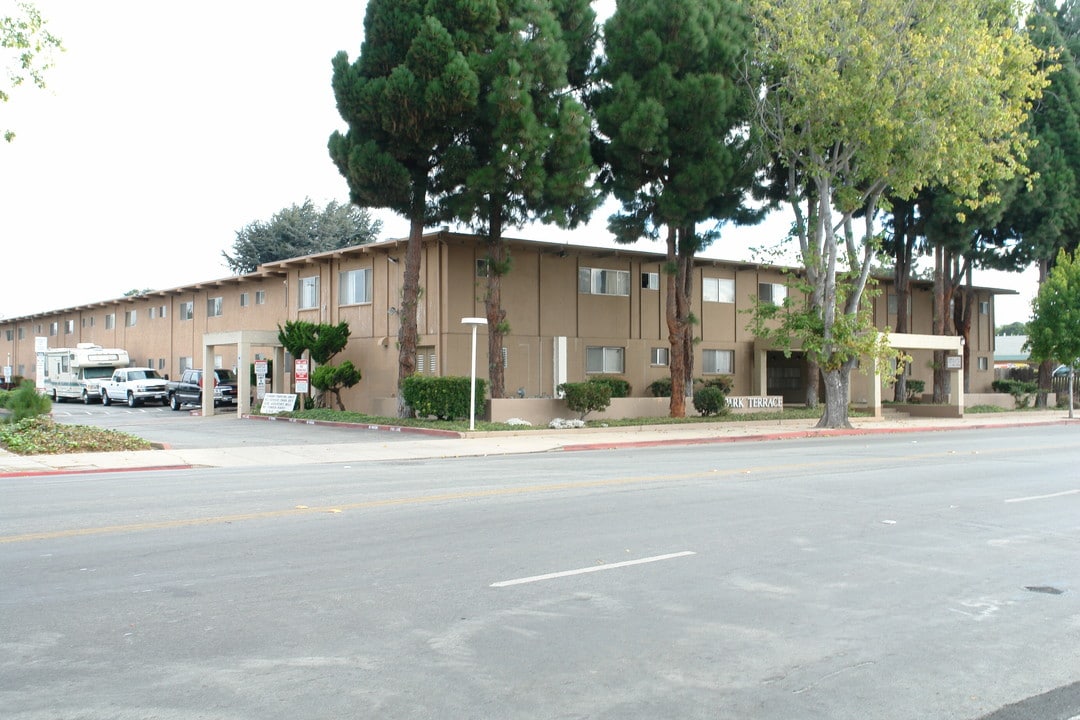 The Park Terrace Apartments in Salinas, CA - Foto de edificio