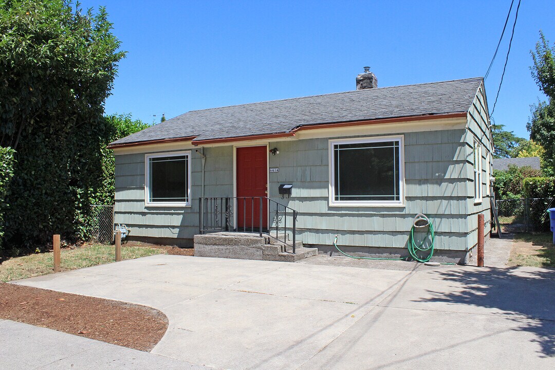 6414 SE 52nd Ave in Portland, OR - Building Photo