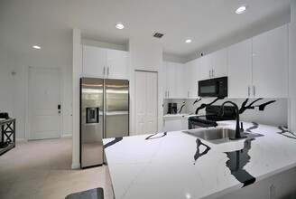 378 NE 47th Pl in Deerfield Beach, FL - Foto de edificio - Building Photo