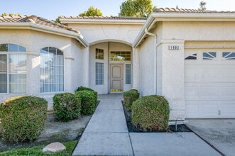 1903 E Emerald Ave in Fresno, CA - Foto de edificio - Building Photo