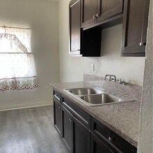 Magnolia Apartments in Compton, CA - Foto de edificio - Interior Photo