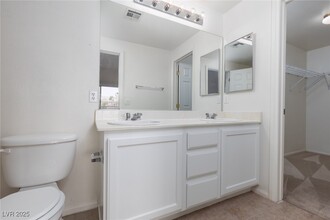 5855 Valley Dr in North Las Vegas, NV - Building Photo - Building Photo