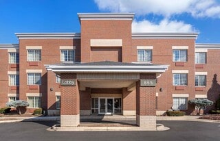 Furnished Studio-Chicago - Westmont - Oak in Westmont, IL - Building Photo