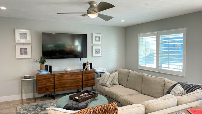 6912 S Atlantic Ave in New Smyrna Beach, FL - Foto de edificio - Building Photo