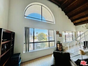 221 S Gale Dr in Beverly Hills, CA - Building Photo - Building Photo