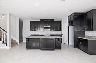 5307 N Crown Point in Pharr, TX - Building Photo - Building Photo