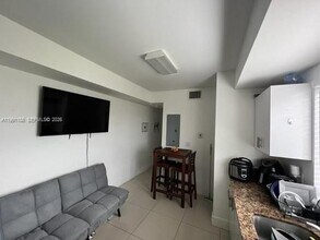 2300 NW 7th St in Miami, FL - Building Photo - Building Photo