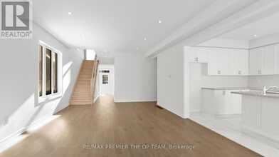 8 Valleybrook Rd in Barrie, ON - Building Photo - Building Photo