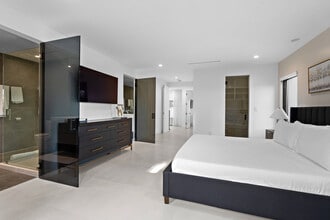 201 Bedford Dr in Beverly Hills, CA - Building Photo - Building Photo