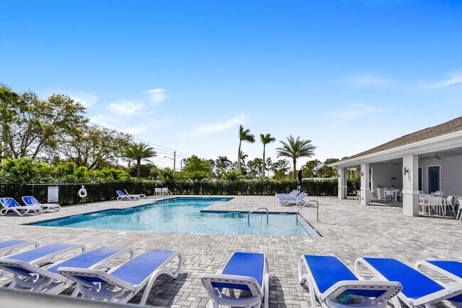 4611 Hollister Ave in Greenacres, FL - Foto de edificio - Building Photo