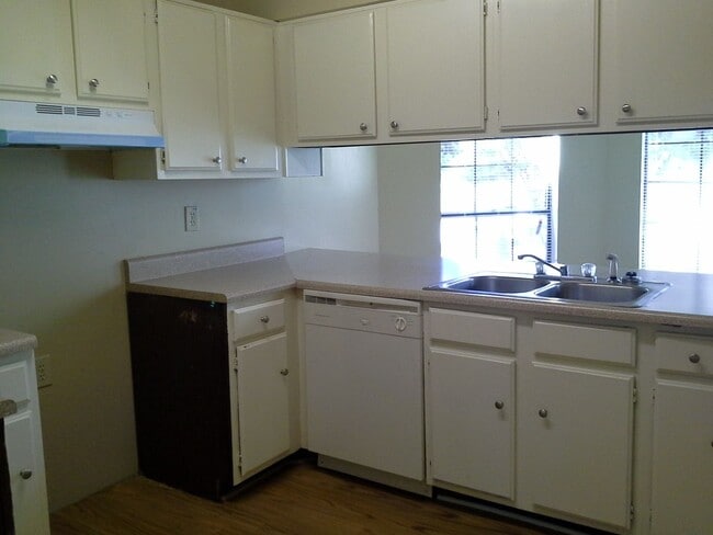 property at 879 Heritage Oaks Dr
