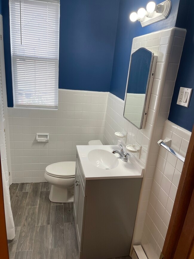 2713 S Alder St, Unit 2nd Floor in Philadelphia, PA - Building Photo - Building Photo