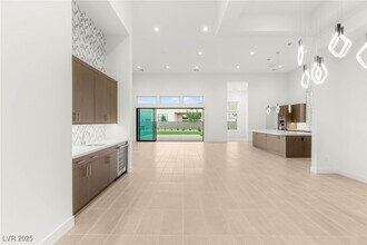 10793 Vista Altura Ave in Las Vegas, NV - Building Photo - Building Photo