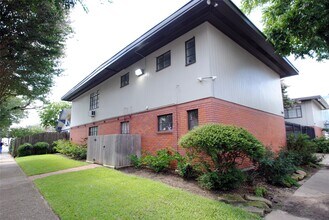 2501 Yoakum Blvd in Houston, TX - Building Photo - Building Photo