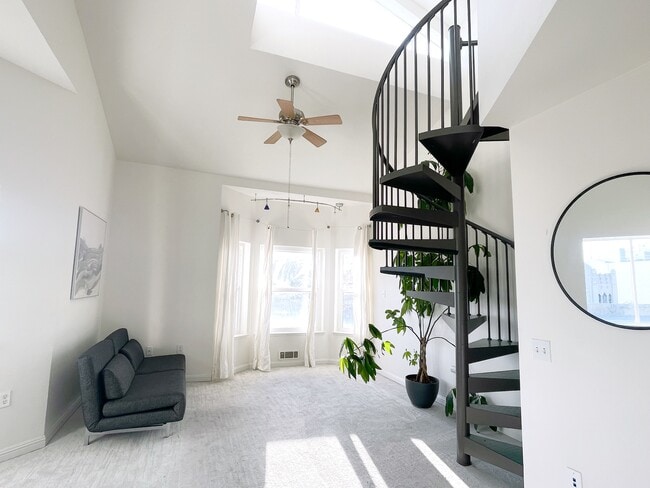 135 Valencia St, Unit A407 in San Francisco, CA - Foto de edificio - Building Photo