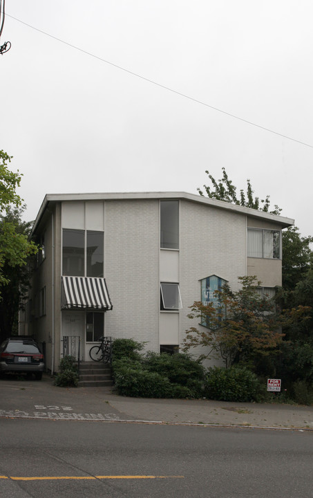 The Whitehouse in Seattle, WA - Building Photo