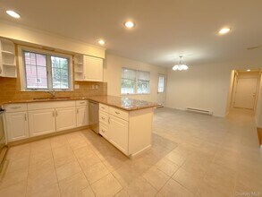 10 Fairview Dr in Yorktown Heights, NY - Building Photo - Building Photo