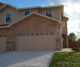 339 Orbit Dr in Lavon, TX - Foto de edificio - Building Photo