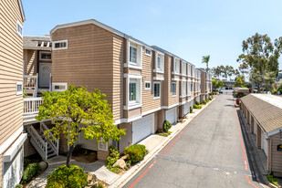 Cape La Jolla Apartments