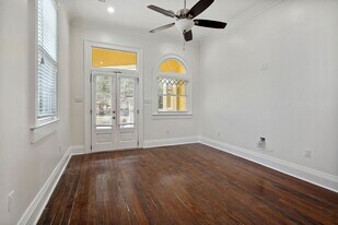 2922 Banks St in New Orleans, LA - Building Photo