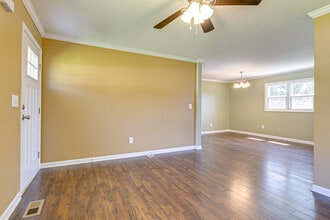 212 Hillview Dr in Woodbury, TN - Building Photo - Building Photo