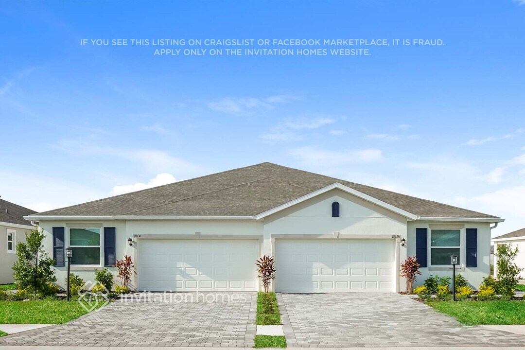 18126 Cropside Trl in Bradenton, FL - Foto de edificio