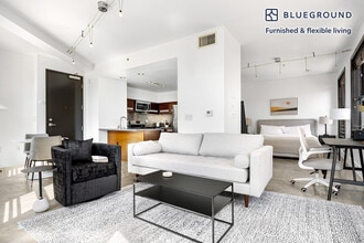 810 S Spring St in Los Angeles, CA - Building Photo - Building Photo