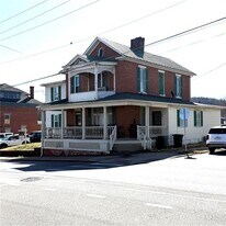 708 East High St in Waynesburg, PA - Building Photo