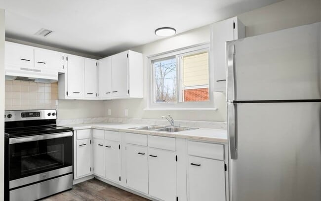 22 Strasbourg Dr, Unit Lower