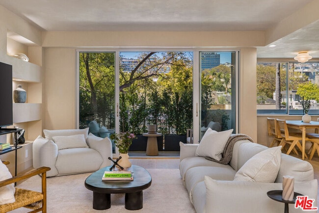 property at 818 N Doheny Dr