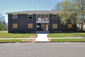701 Elsbeth St in Dallas, TX - Foto de edificio - Building Photo
