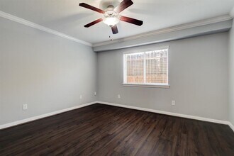 1600 W T C Jester Blvd in Houston, TX - Building Photo - Building Photo