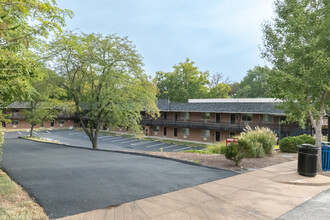 Glen Park Apartments in Webster Groves, MO - Building Photo - Building Photo