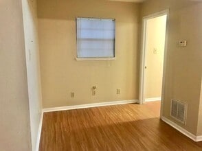 2413 County Rd 2235 in Cleveland, TX - Foto de edificio - Building Photo