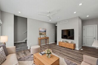 9128 Calvin Dr in West Des Moines, IA - Building Photo - Building Photo