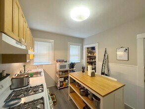 15 Belmont Sq, Unit 1 in Somerville, MA - Building Photo - Building Photo