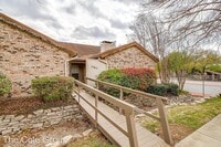 5947 Chimney Wood Cir