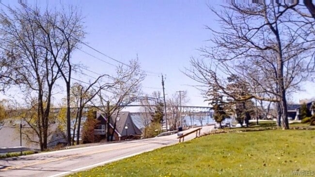 1894 E River Rd in Grand Island, NY - Building Photo - Building Photo