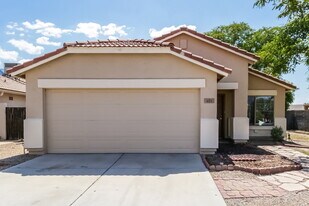 975 E Vernoa St in Queen Creek, AZ - Building Photo