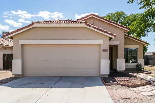 property at 975 E Vernoa St