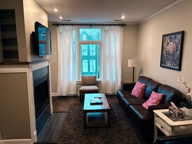 3238 N Hoyne Ave, Unit 2 in Chicago, IL - Building Photo