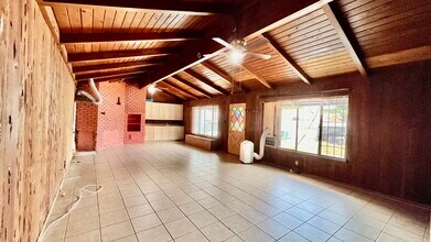 5642 Walnut Ave in Long Beach, CA - Building Photo - Building Photo