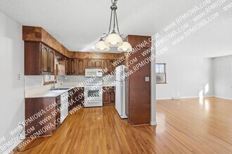 3212 Ashwood Dr in Urbandale, IA - Building Photo - Building Photo