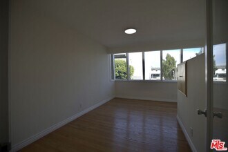 1233 Barry Ave in Los Angeles, CA - Building Photo - Building Photo