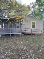 508 S Vine St in Marshfield, MO - Building Photo