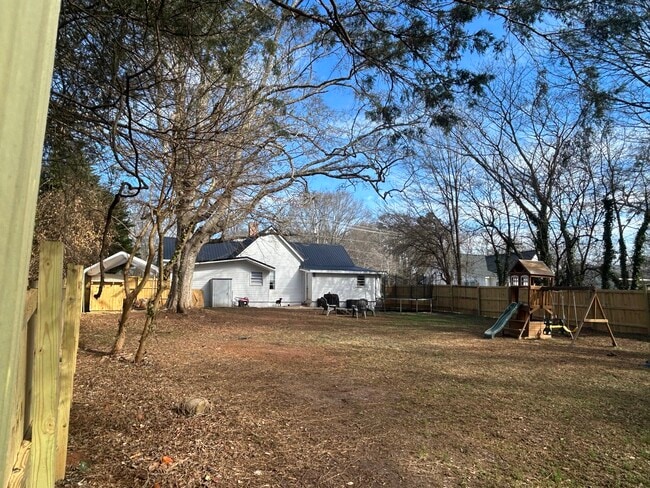 904 E Main St in Seneca, SC - Building Photo - Building Photo