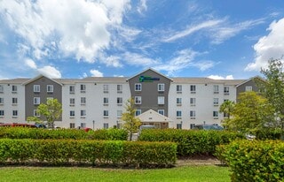 Furnished Studio-Fort Myers in Ft. Myers, FL - Building Photo